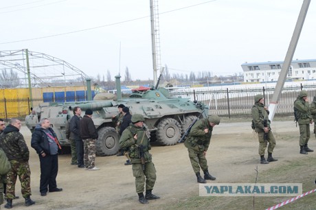 Беркут на въезде в Крым 4 марта.