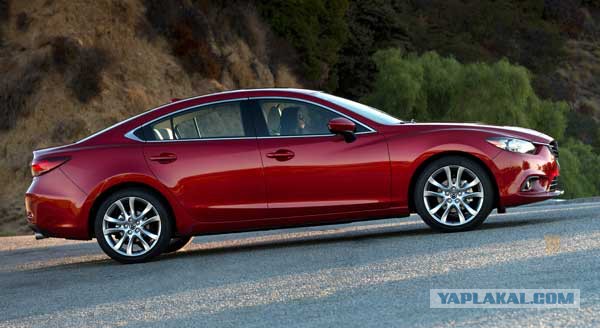 Toyota показала обновленную Camry