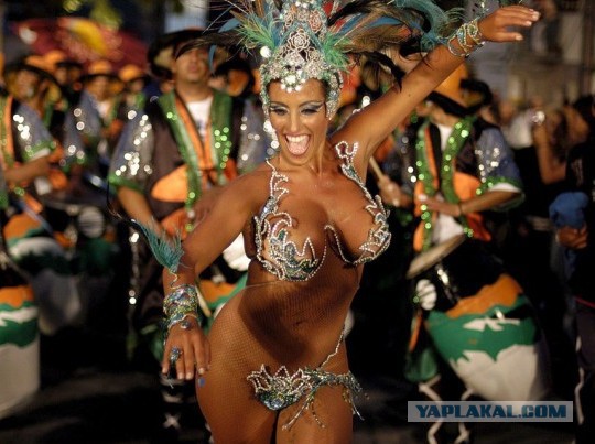 Одна из пяти королев парада в Рио