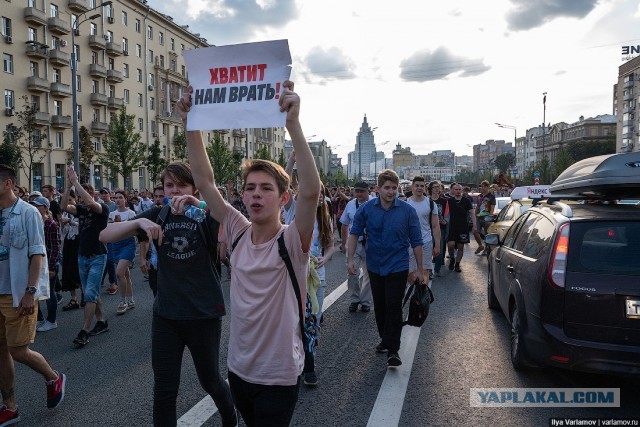 Фоторепортаж: Столкновения с ОМОНом и задержания в центре Москвы