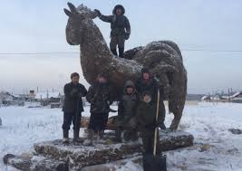 Автора художественных фекалий на Марсовом поле задержали в Петербурге