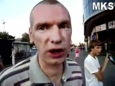 Что этот белый себе позволяет?