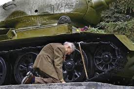 Взамен убранного Т-34 в Нарве