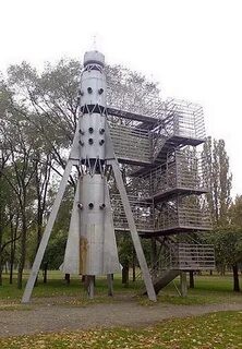 Джентельмены, даме нужна помощь
