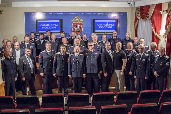 Массовая драка между местными жителями и строителями в Теплом стане