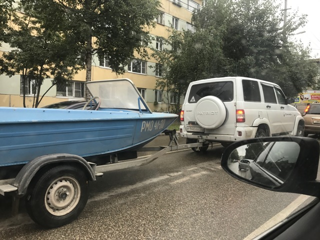 Бездуховные американцы едут со своими лодками на помощь Хьюстону