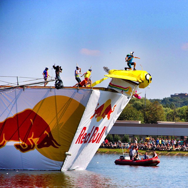 Red Bull Flugtag 2015: полет головы Михалкова