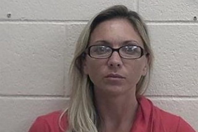 40-летнюю учительницу арестовали за секс с учеником