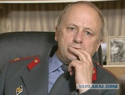 Здоровые мужики, сидят дома, позорище"©