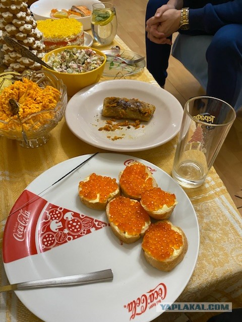 Почему женщины одним "дают" сразу, а других матросят месяцами