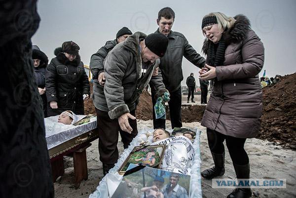 В парке имени Щорса в Луганске высадили аллею в память о погибших детях