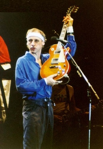 Les Paul - человек и гитара.