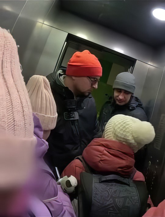 Курьер, возможно, спас двух девочек