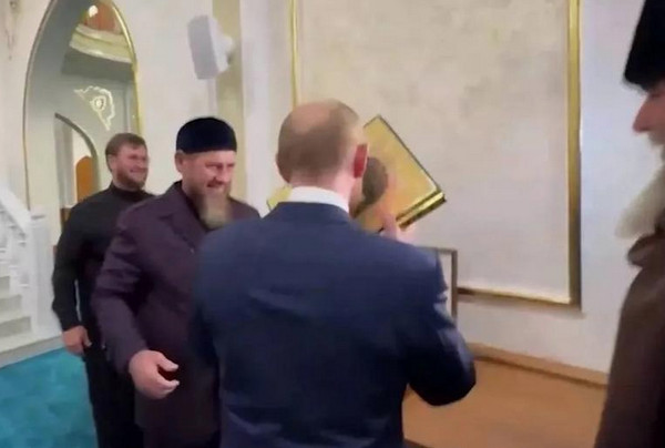 Сообщают об увольнении сотрудника аэропорта Домодедово, который заступился за девушек