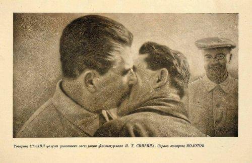 Президент Франции Эммануэль Макрон сегодня очень тепло приветствовал премьер-министра Италии