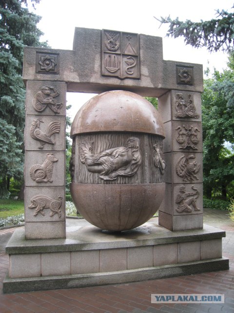 Необычные памятники