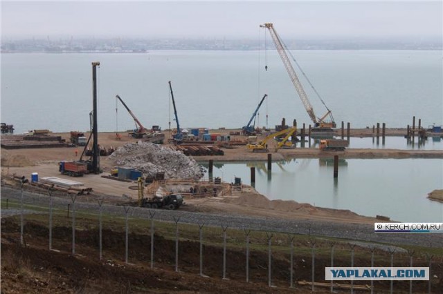 Керчане полюбили мост через пролив