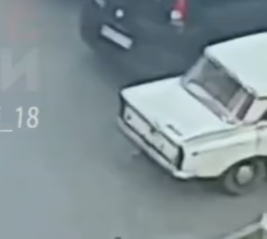 В московском Солнцево мужчина поставил на место наглого таксиста, мешающего спать жителям района