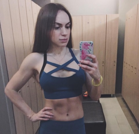 Девушки, "слегка" перетрудившиеся в спорт-зале