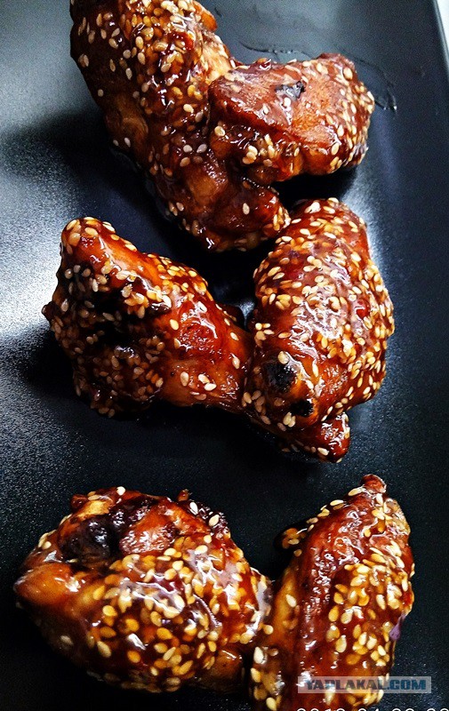 Острые куриные крылья в кисло-сладкой глазури