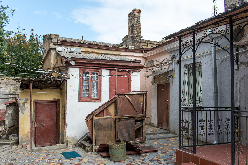 владикавказ дом владикавказ комнат. дворы владикавказа. комната в общем дворе. общем дворе. общем дворе.
