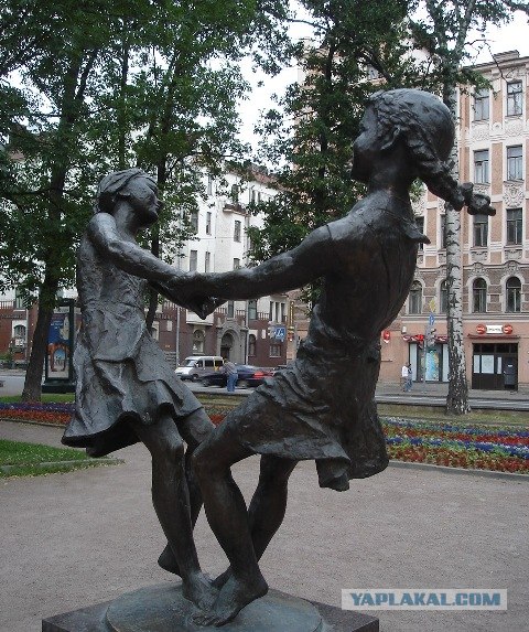Необычные памятники