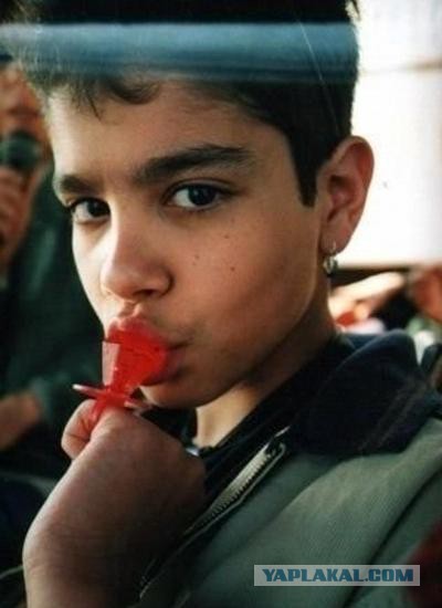 Знаменитости в детстве. Фото из домашних архивов