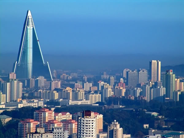 Контрабандные фотографии из Северной Кореи: Ким Чен Ын не одобряет!