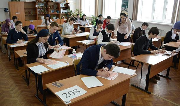 В Чечне 200 школьников сдали ЕГЭ с результатом свыше 90 баллов