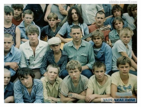 Малолетние гопники в полицейском обезьяннике