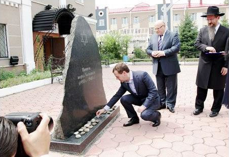 Фотожаба: А почему ИМ можно?!