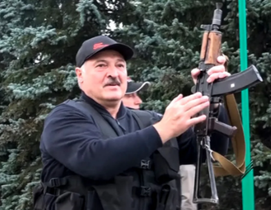 Голливудский актер Элайджа Вуд просит Зеленского вылечиться от наркомании и алкоголизма