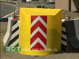 Машину разорвало об отбойник
