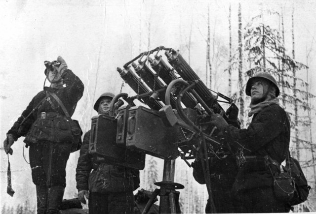 Советская счетверенная зенитно-пулеметная установка в кузове грузовика ГАЗ-АА.
