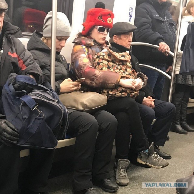 Не переводятся модники в подземельях нашего метрополитена