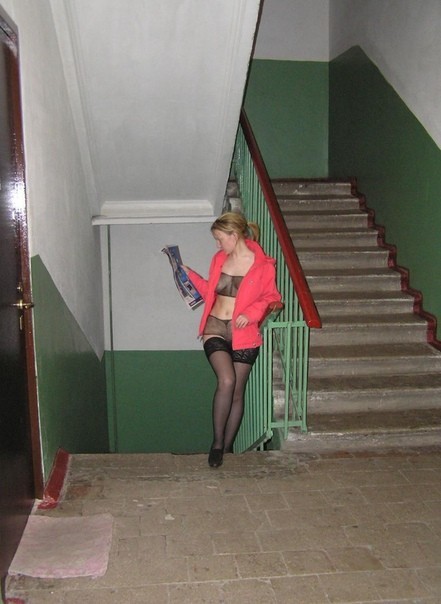 Да что же там происходит? В подъездах этих!
