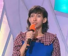 Девочка с большими ушами и басуха