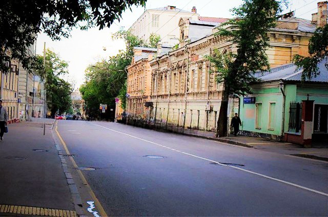 Дом стоит, свет горит...