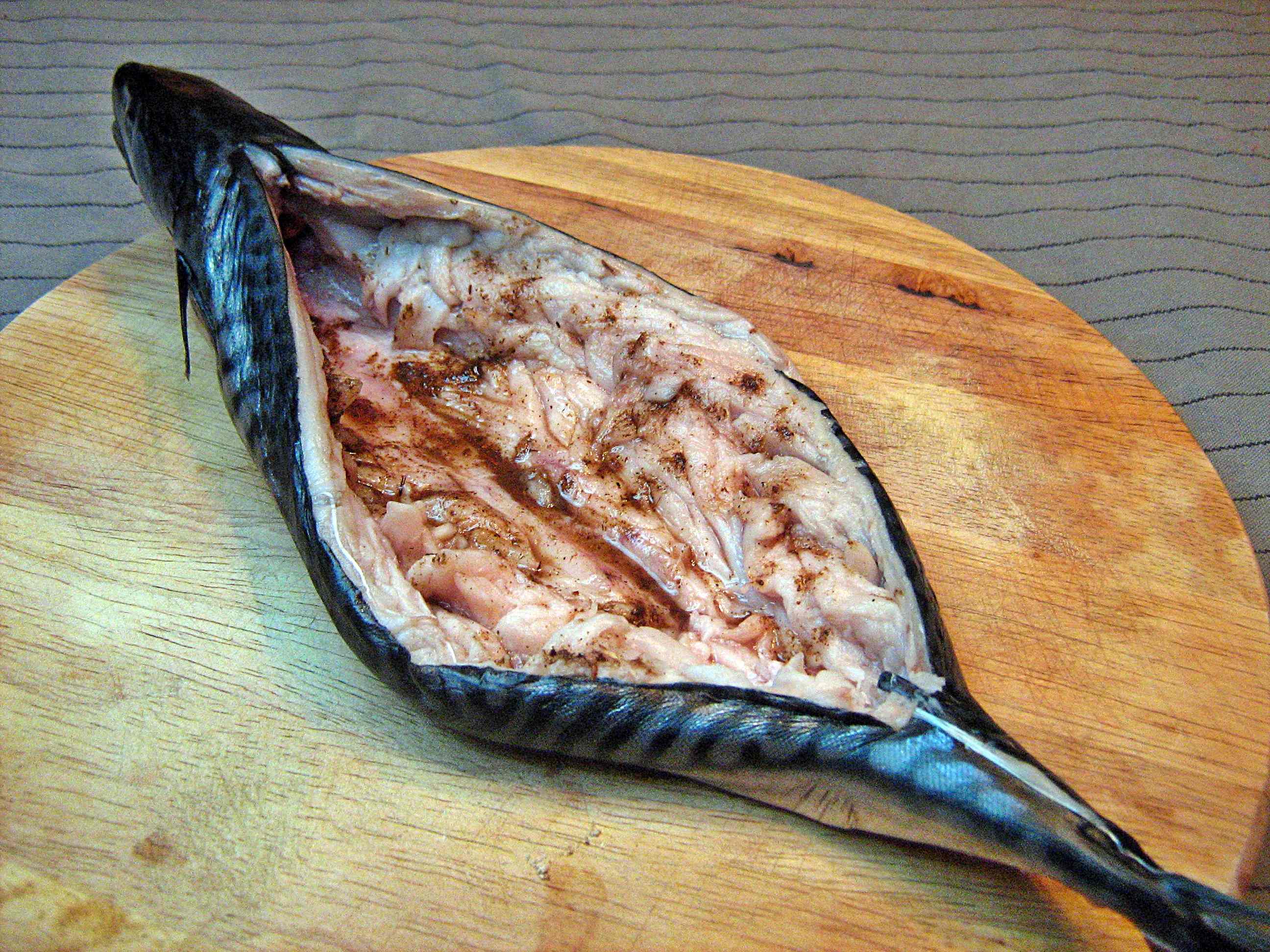 У скумбрии например прямое и гладкое. Скумбрия потаскумбрия. Рыба скумбрия хк. Одесская скумбрия.