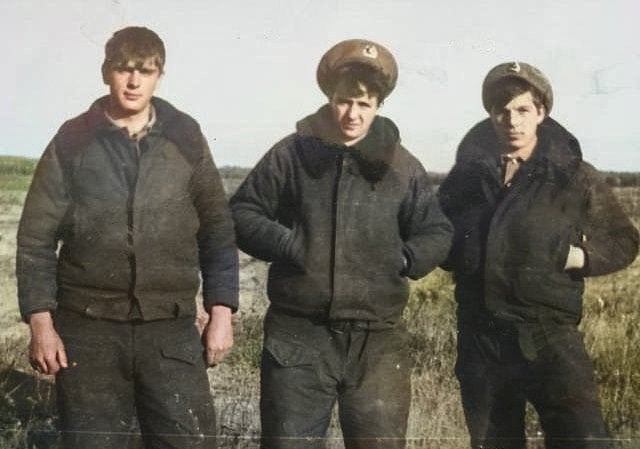 А давайте в честь праздника, выкладывать свои армейские фотки уважаемые яповцы
