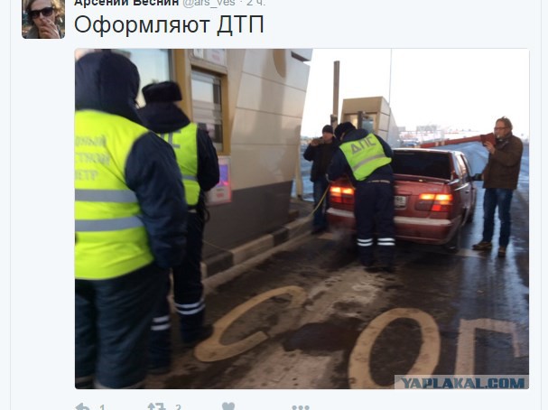 Протест дальнобойщиков в СПБ! Водители перекрыли машинами автомагистраль открытую Путиным.