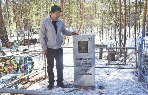 Жительница Башкирии 23 года искала сына, не зная, что он похоронен на Урале — как герой
