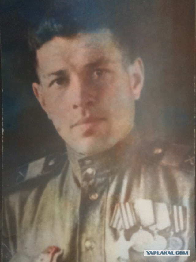 Нейросеть на хаялву раскрашивает фото к 9 мая