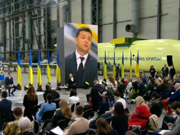 Крыло из российских композиционных материалов установлено на самолёт МС-21-300
