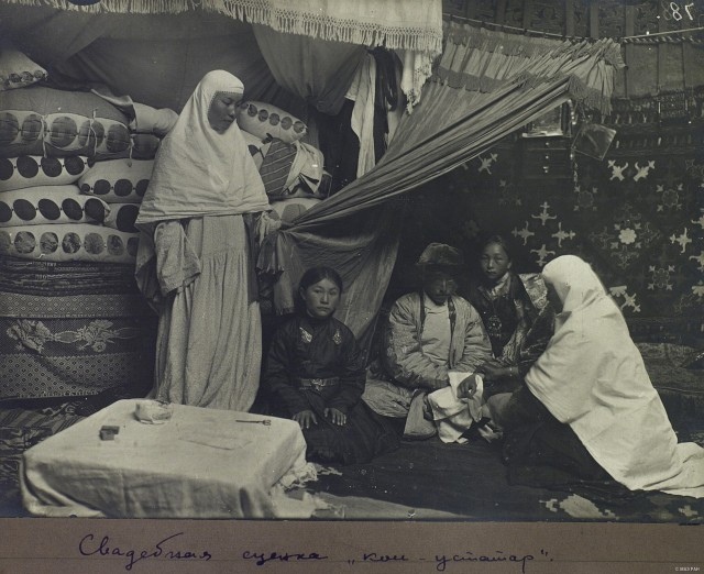 Обряды, будни и лица предков в старинных фотографиях