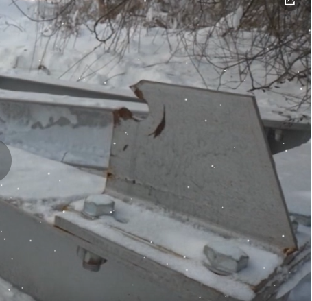 Сегодня в Тарусе упал мост, который построили год назад