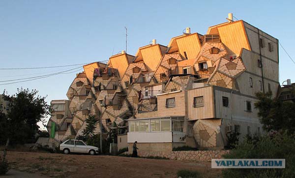 Брутальные колоссы: топ-15 самых жутких шедевров архитектуры