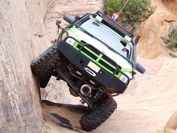 Скалы, болота,равнины - все равно: Dodge Ram T-rex
