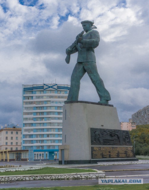 Реальные прототипы самых знаменитых памятников и культовых плакатов