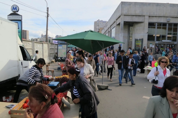 Блеск и бедность на улицах ночного Баку